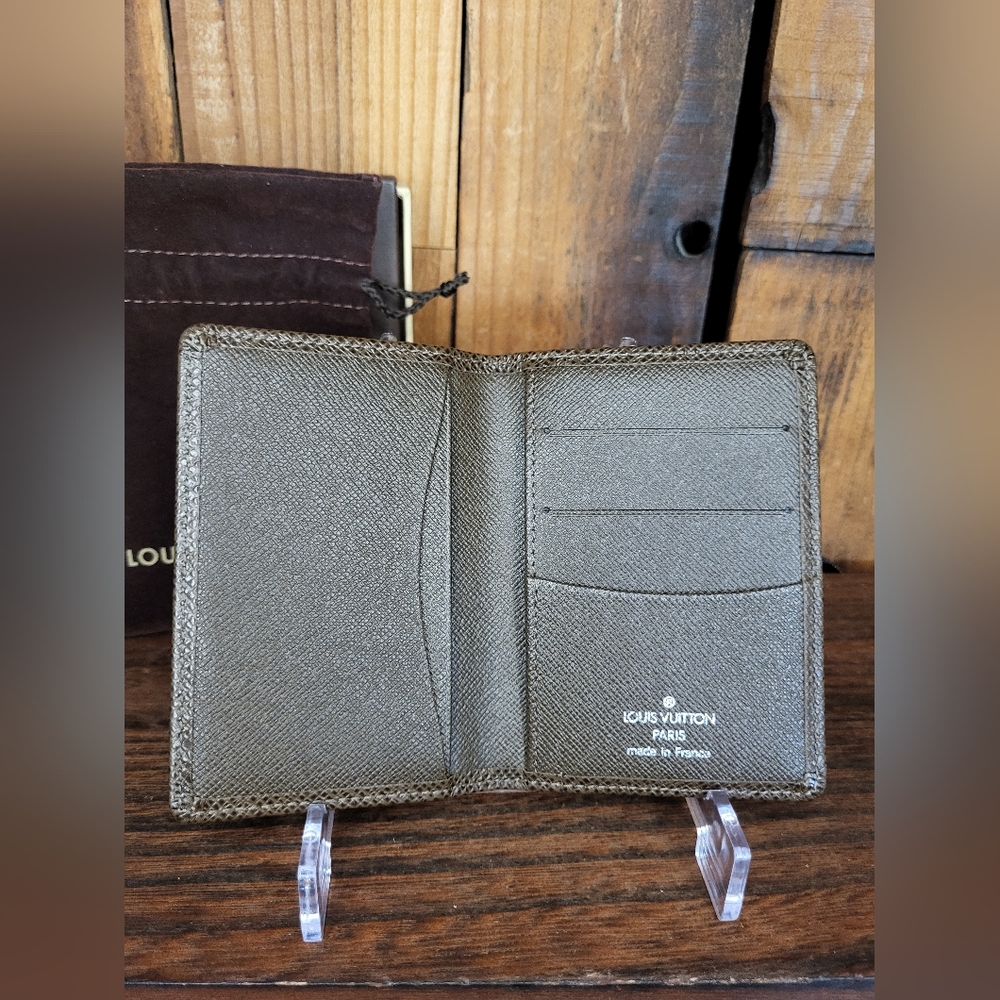Louis Vuitton Taiga Brown Card Holder Pocket Organizer - Picture 4 of 4